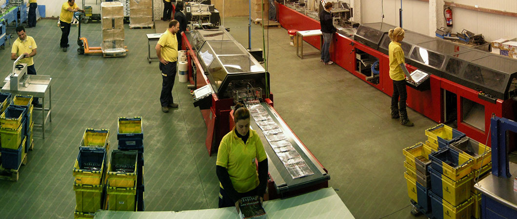 Departamento de embolsadoras Ofrecemos a nuestros clientes los últimos avances en retractilado y embolsado para sus envíos comerciales y promocionales.